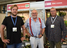 In het midden Dolf van Heijningen van De 5 van Dolf met aan zijn rechterhand Wim van den Akker en aan zijn linkerhand Mark van Velzen, beide van BM Roses.